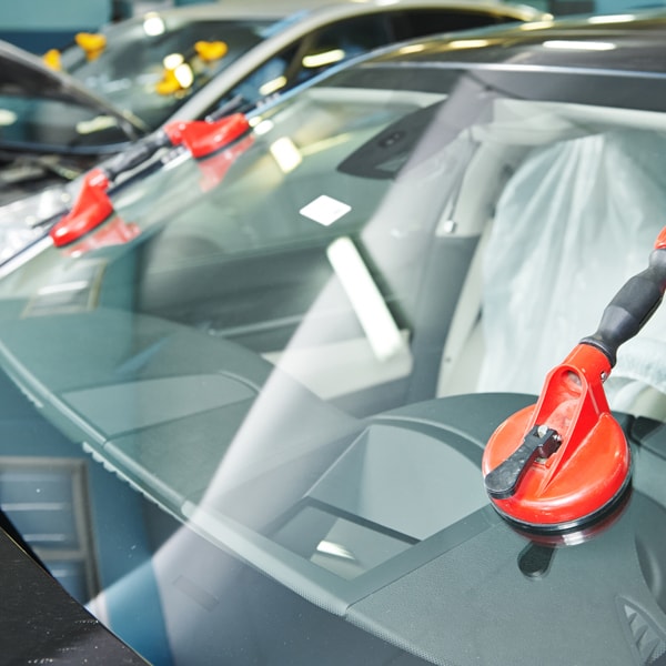 What auto glass company to contact when windshield is broken  in Sun City West AZ